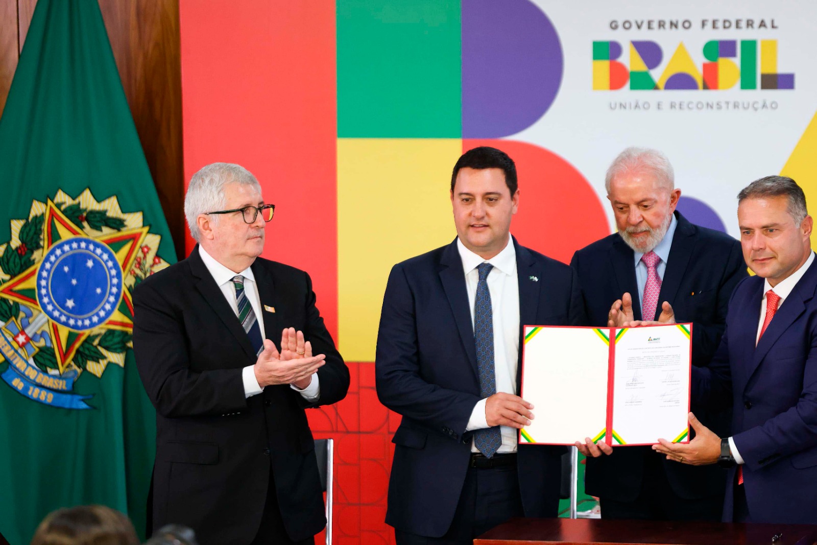 Com assinatura dos contratos, rodovias dos lotes 1 e 2 garantem grandes investimentos